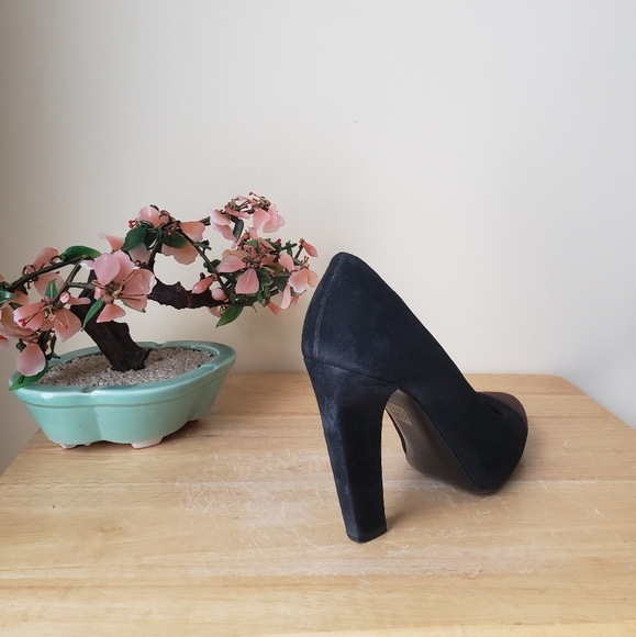 Authentic Prada Suede Pumps - Picture 10 of 16